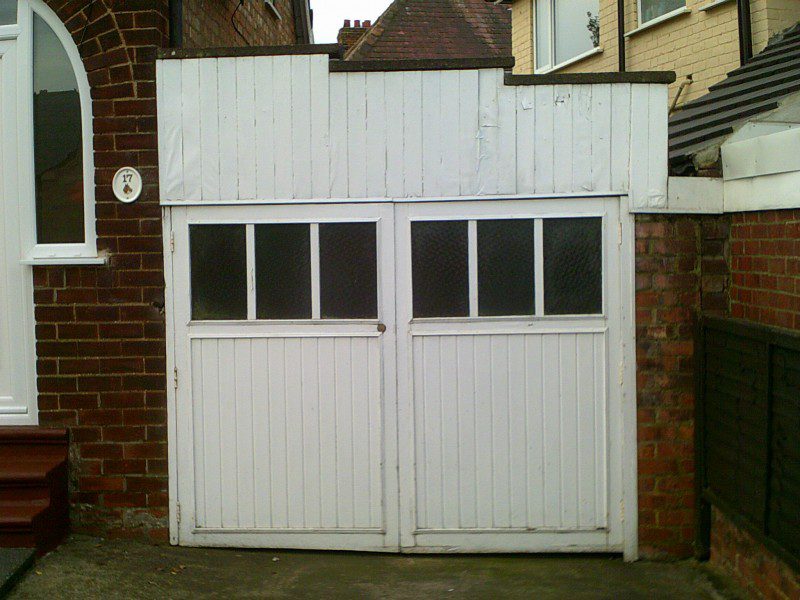 Georgian Side Hinged Garage Door (Before)