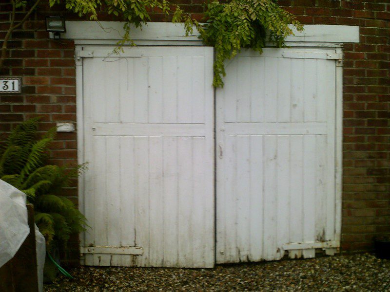 White Insulated Roller Door (Before)