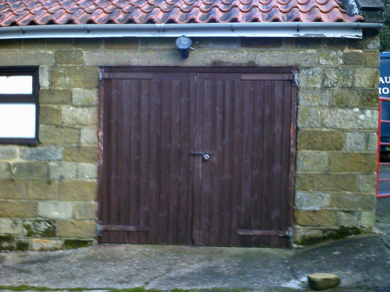 Rosewood Single Skin Roller Door (Before)