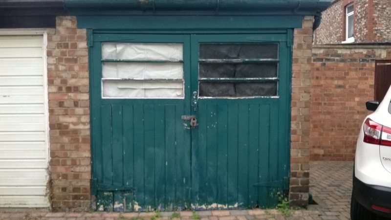 sectional door (Before)
